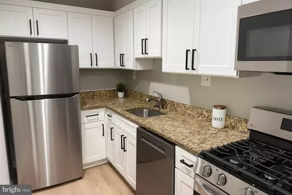 Suitland, MD 20746,3817 SWANN RD #302