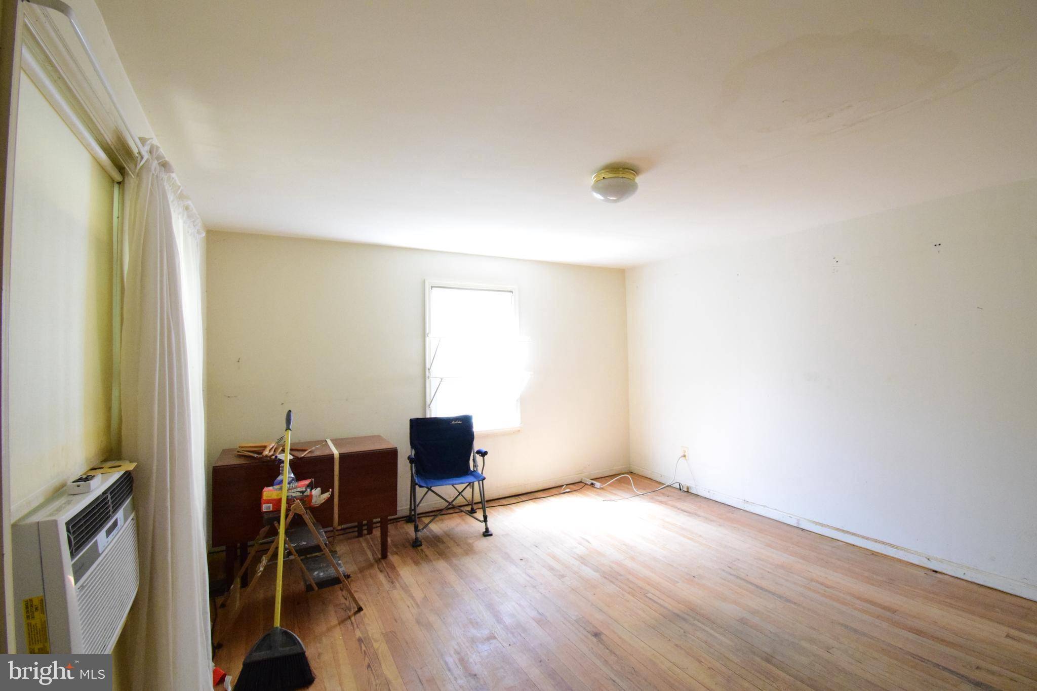 Woodford, VA 22580,8418 FREDERICKSBURG TPKE