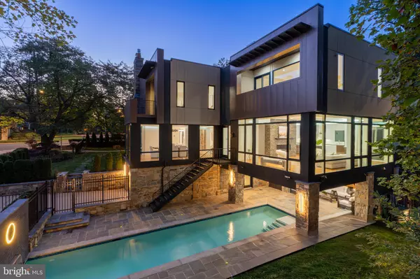 3001 FOXHALL RD NW, Washington, DC 20016