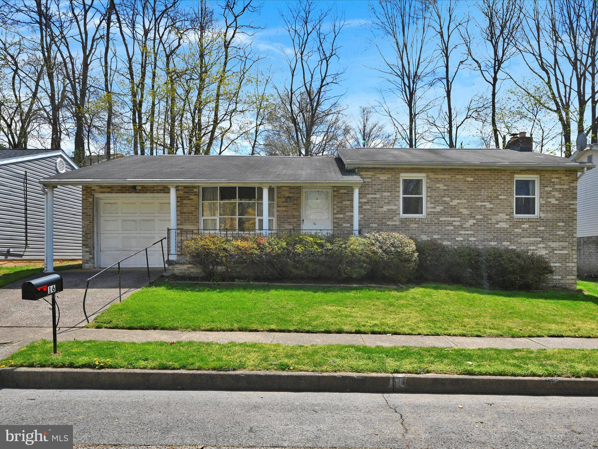 16 ROLLER DR, Steelton, PA 17113