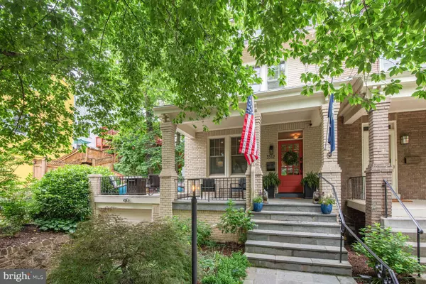 3512 30TH ST NW, Washington, DC 20008