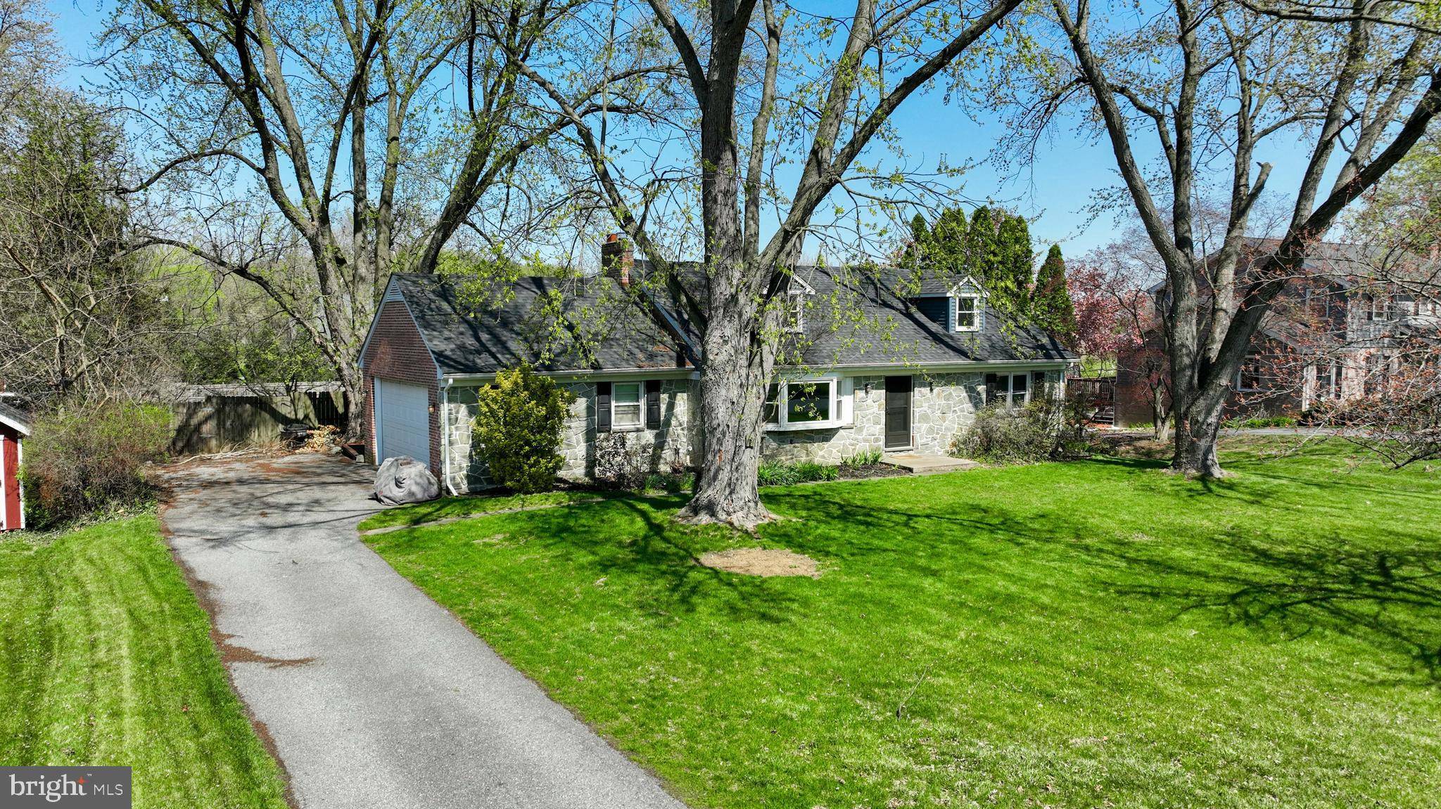 Lancaster, PA 17601,2033 ROBINDALE AVE
