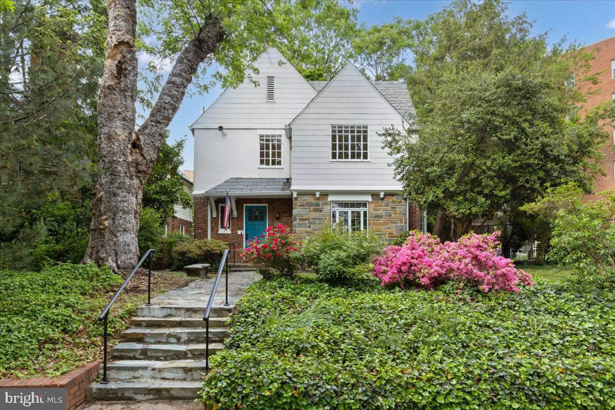 Washington, DC 20016,3721 MASSACHUSETTS AVE NW