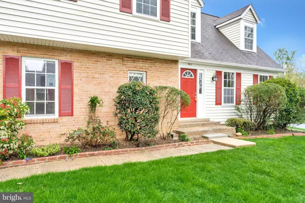 Vienna, VA 22181,9921 COURTHOUSE WOODS CT