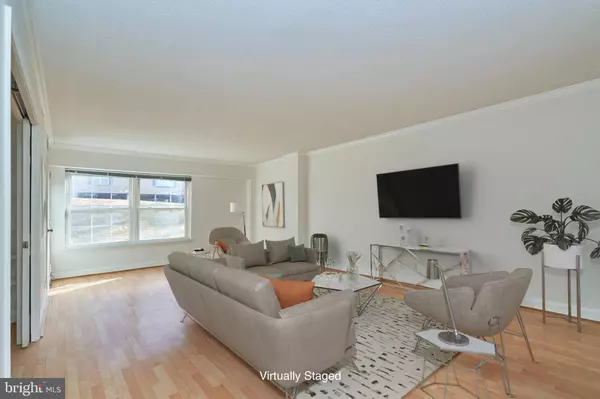 Mclean, VA 22102,7721 TREMAYNE PL #112
