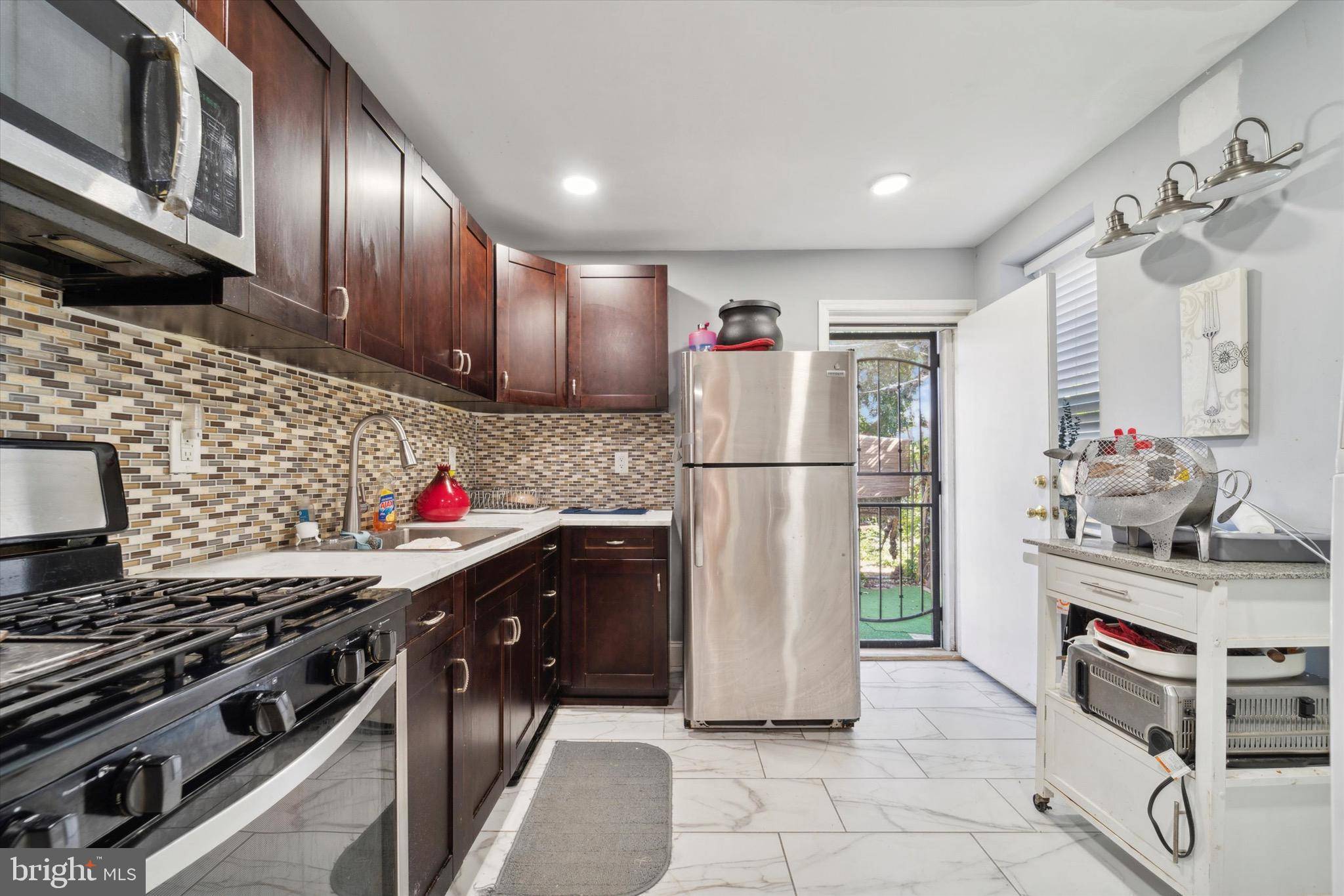 Philadelphia, PA 19121,2505 SHARSWOOD ST