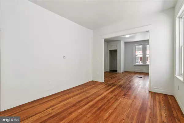 Philadelphia, PA 19151,5904 W GIRARD AVE