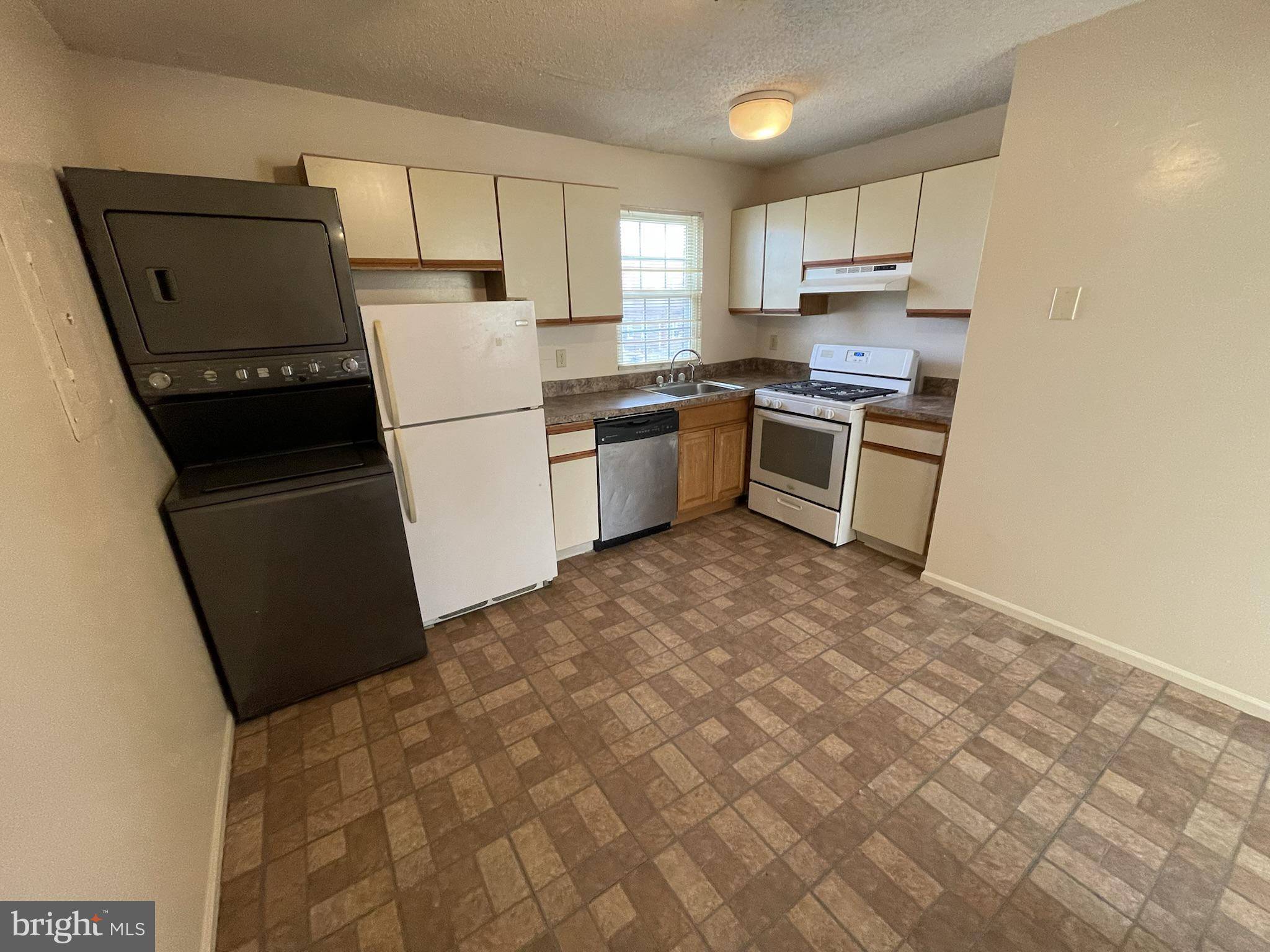 100 PARK BLVD #17D, Cherry Hill, NJ 08034