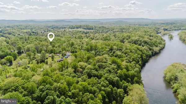 Falling Waters, WV 25419,119 CANAL RD