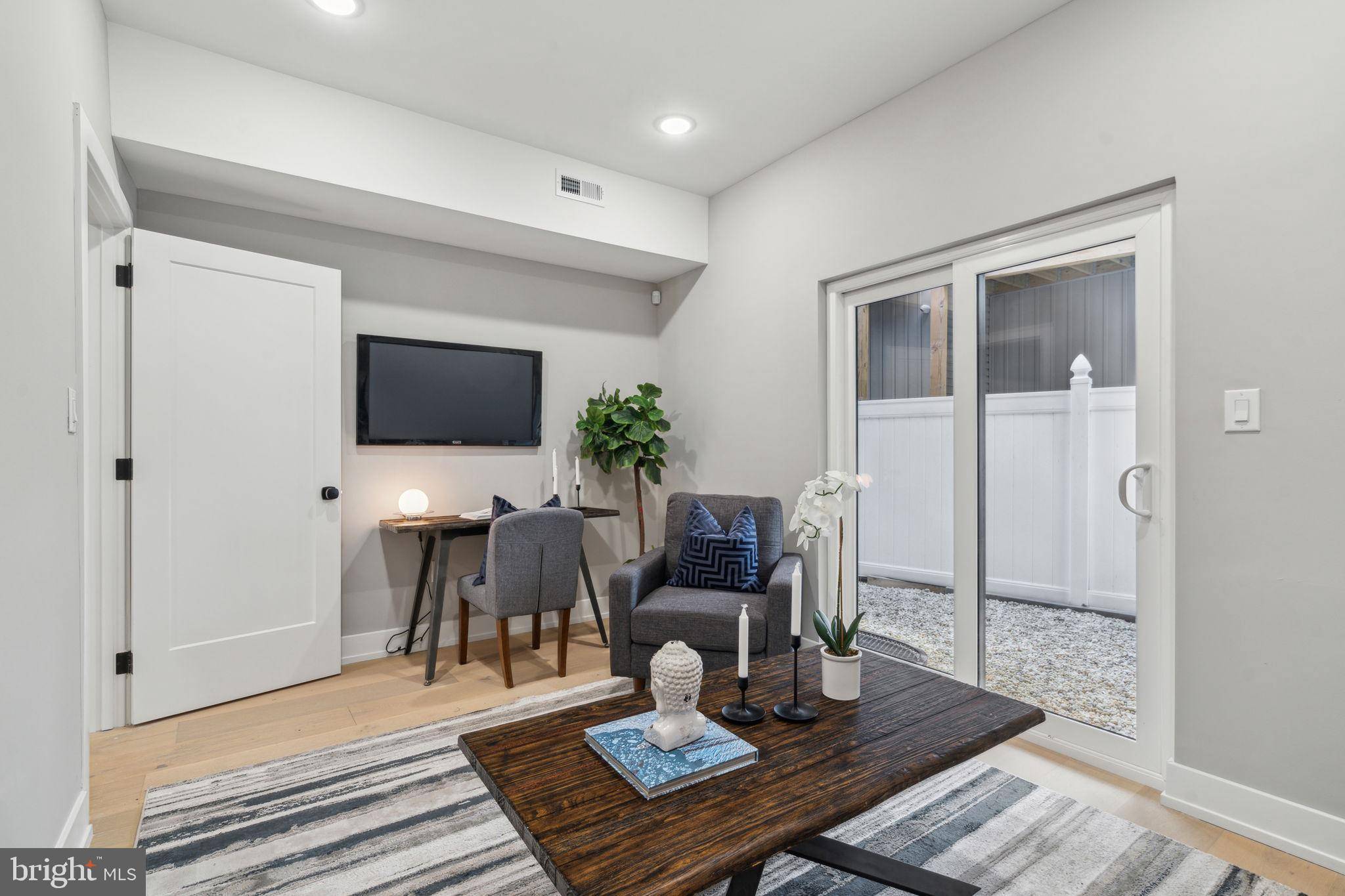 Philadelphia, PA 19147,1440 S FRONT ST