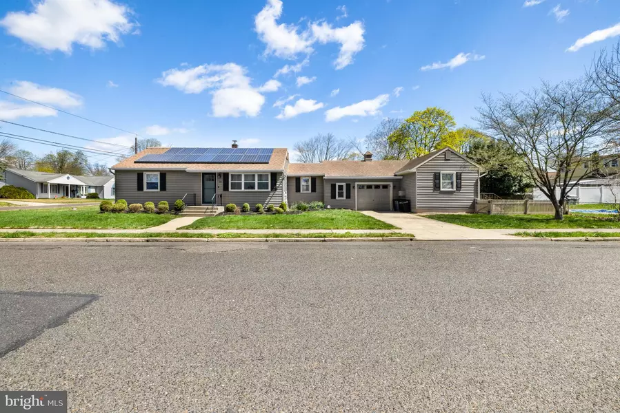 15 N CEDAR AVE, Bellmawr, NJ 08031