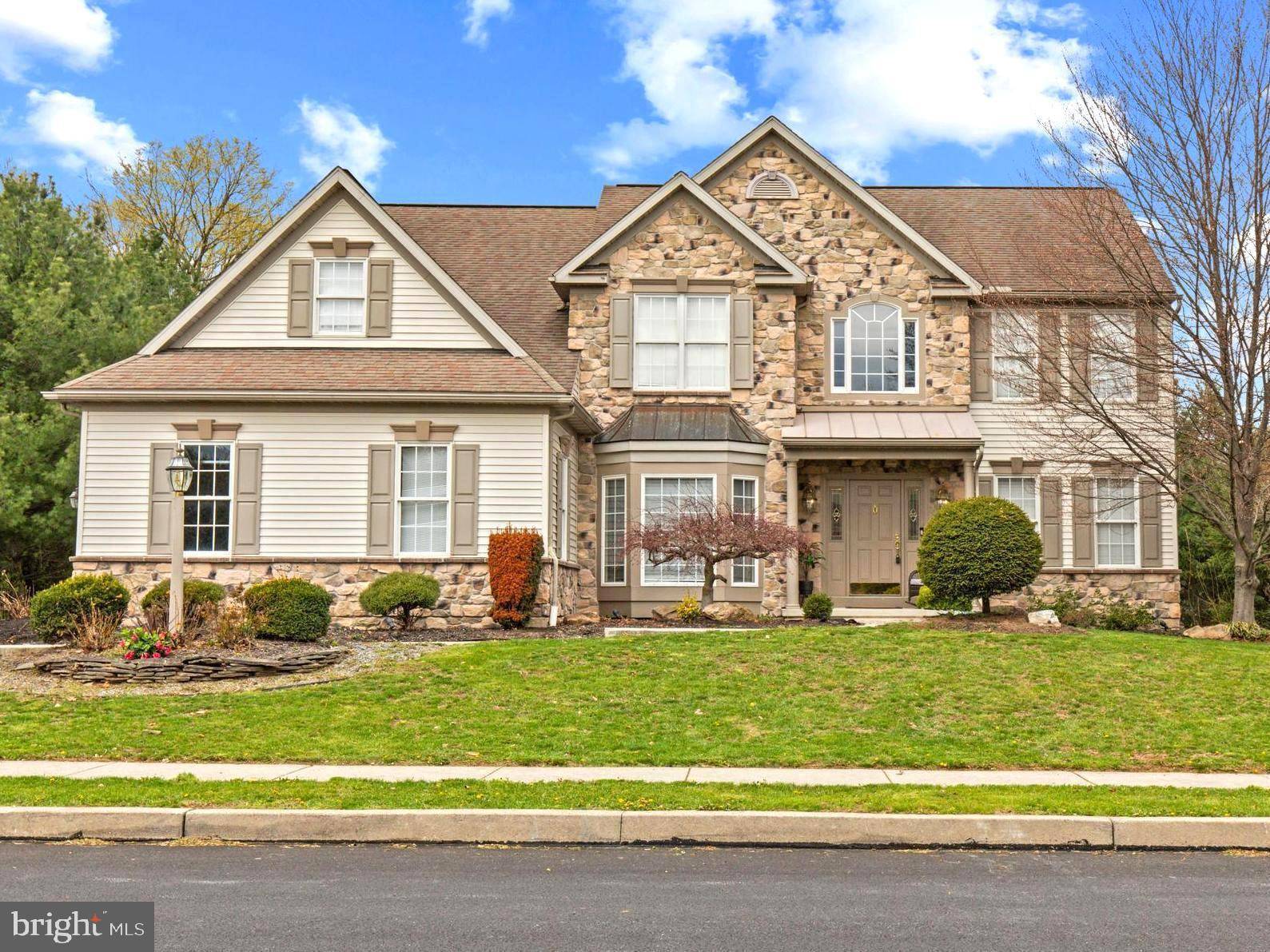 320 WISTERIA LN, Sinking Spring, PA 19608