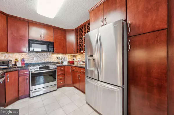 Bethesda, MD 20814,5225 POOKS HILL RD #1418S