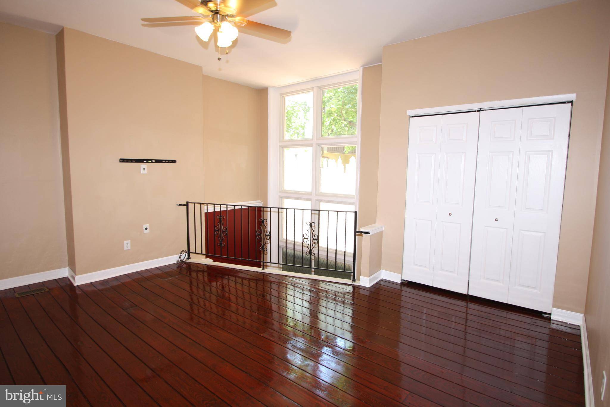 Philadelphia, PA 19147,506 S 11TH ST #33