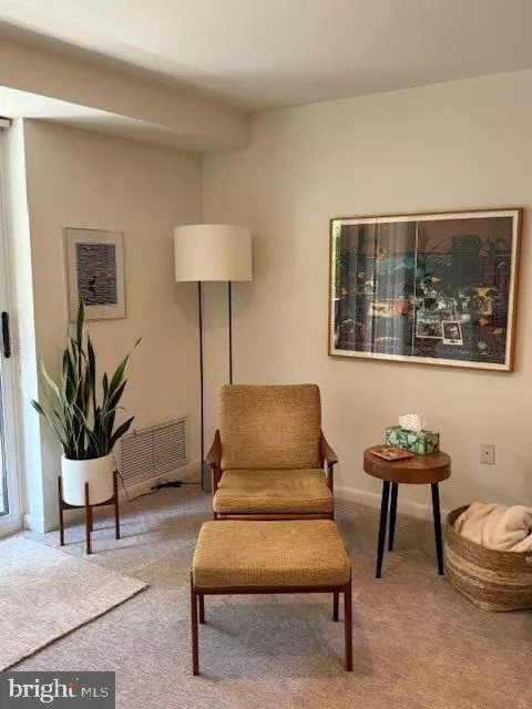 Narberth, PA 19072,1637 OAKWOOD #S121