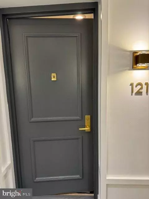 1637 OAKWOOD #S121, Narberth, PA 19072