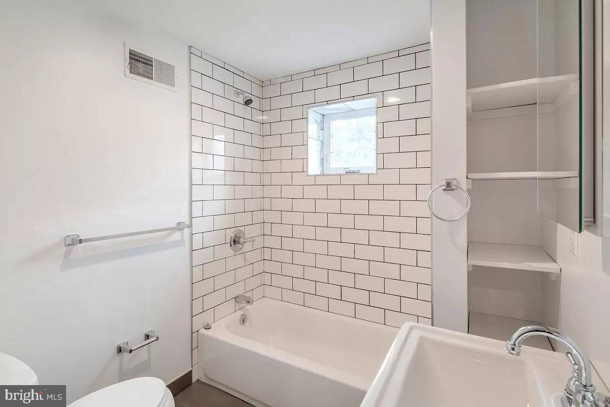 Philadelphia, PA 19133,185 W DAUPHIN ST