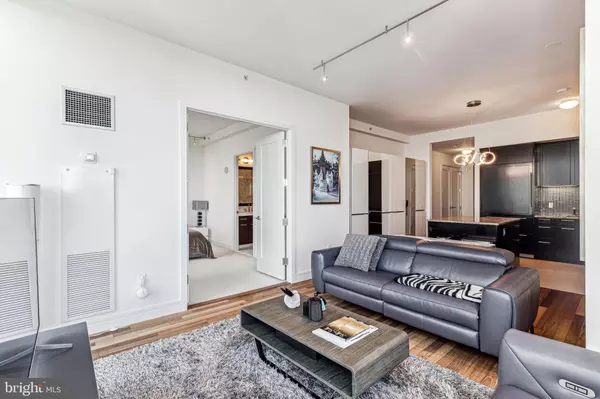 Philadelphia, PA 19102,1414 S PENN SQ #34G