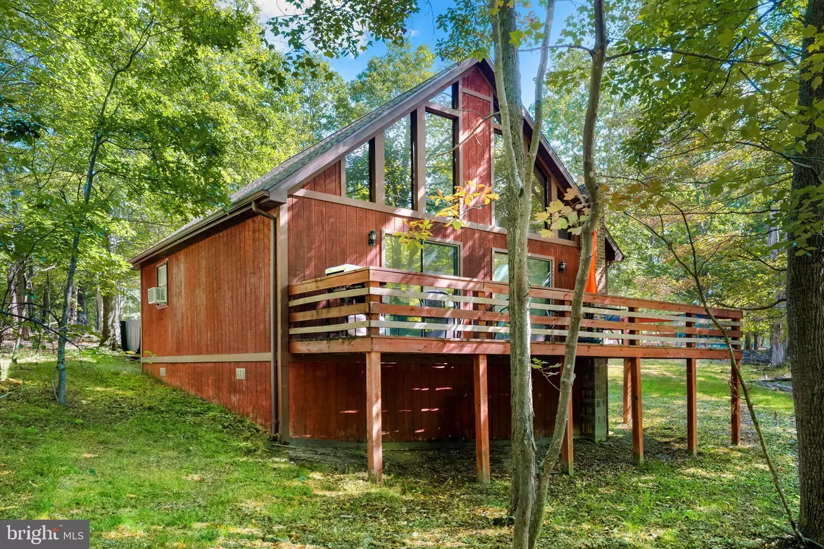 Berkeley Springs, WV 25411,671 PLUM TREE LN