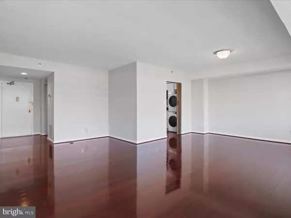 Falls Church, VA 22041,3713 GEORGE MASON #909 W