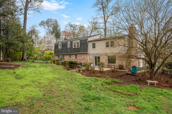 Gaithersburg, MD 20877,2 ROLLING KNOLL CT