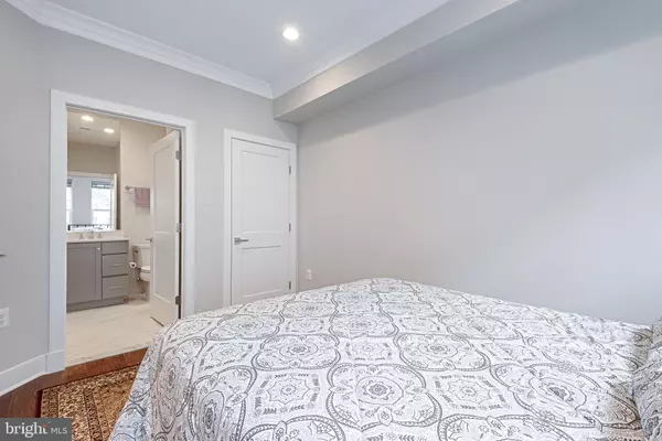 North Bethesda, MD 20852,10274 GROSVENOR PL