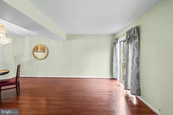 Laurel, MD 20707,8146 FENWICK CT