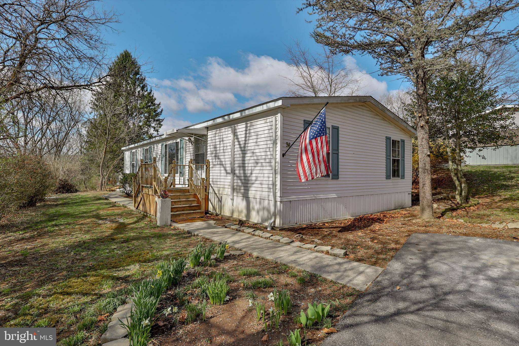 36 HICKORY HILLS DR, Bath, PA 18014