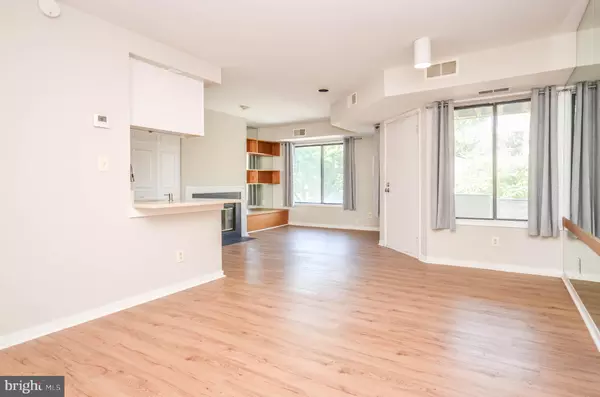9708 HELLINGLY #214, Montgomery Village, MD 20886