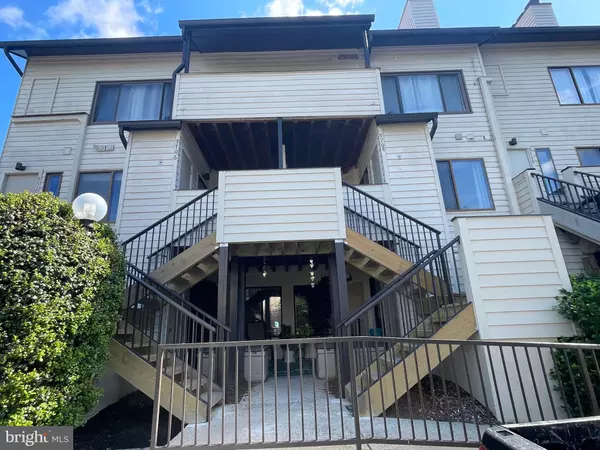 Montgomery Village, MD 20886,9708 HELLINGLY #214