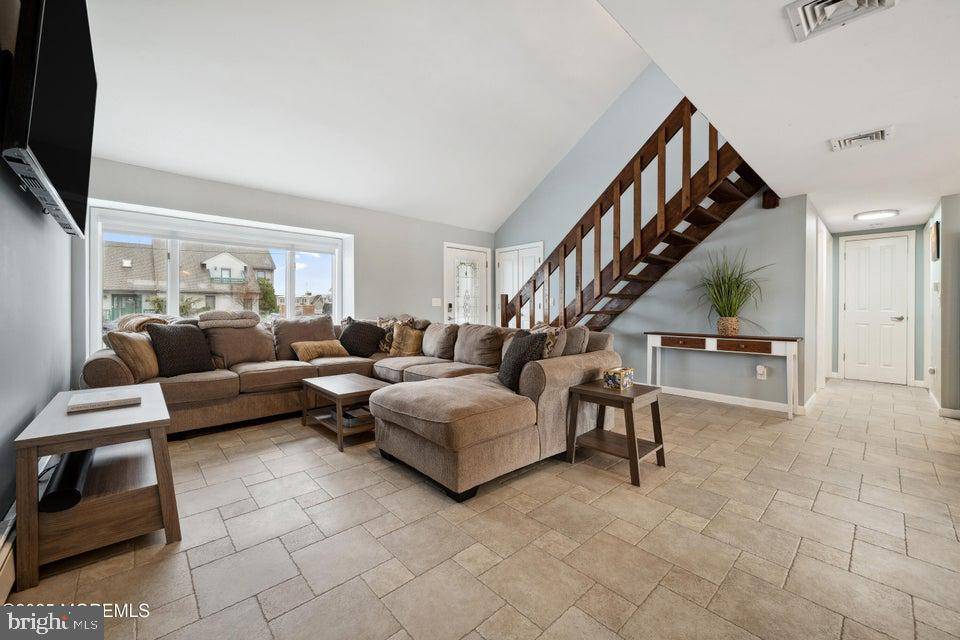 Forked River, NJ 08731,823 FOREPEAK DR