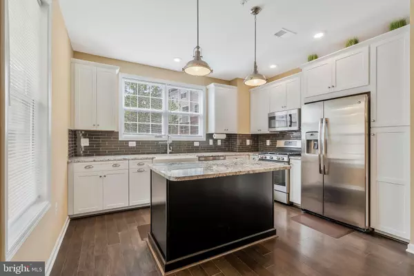 Ashburn, VA 20148,23266 SOUTHDOWN MANOR TER #102