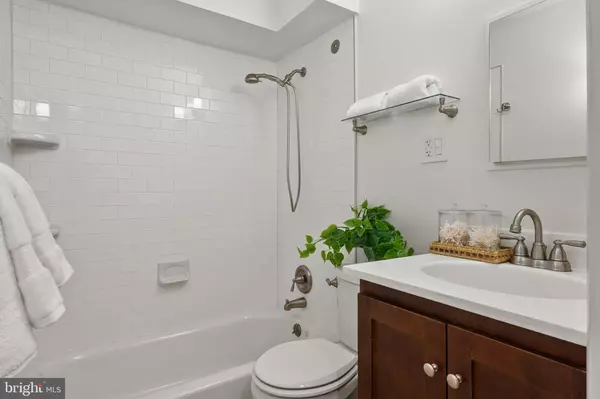 Washington, DC 20003,327 10TH ST SE #3