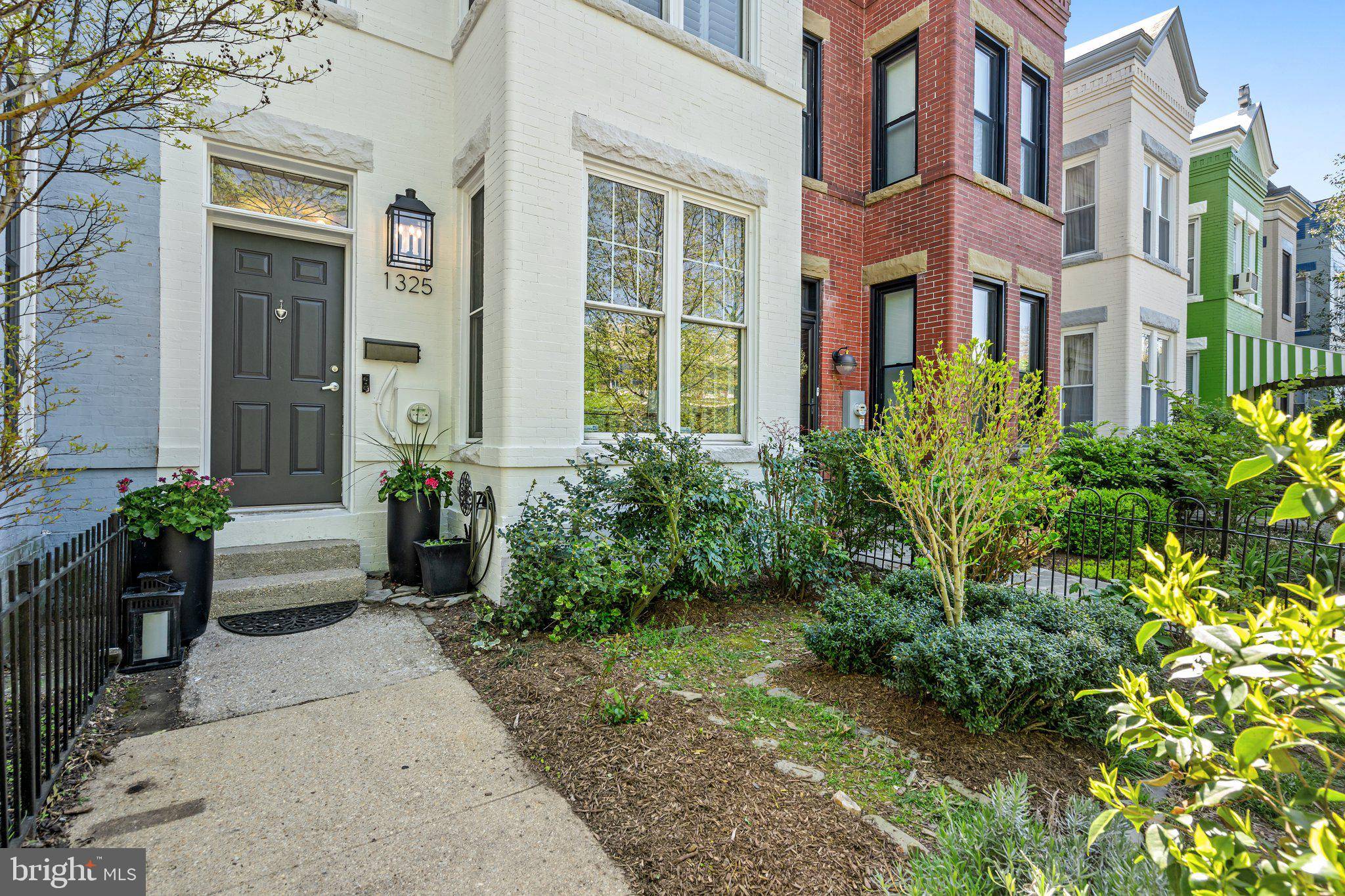 Washington, DC 20002,1325 F ST NE