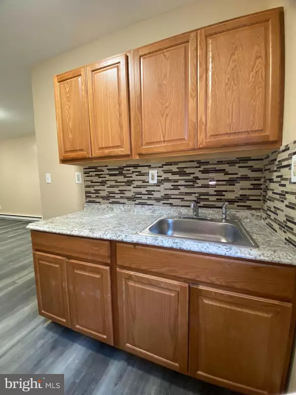 Philadelphia, PA 19104,864 N 40TH ST