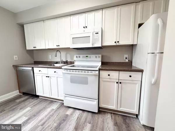 Alexandria, VA 22302,3330 S 28TH ST #402