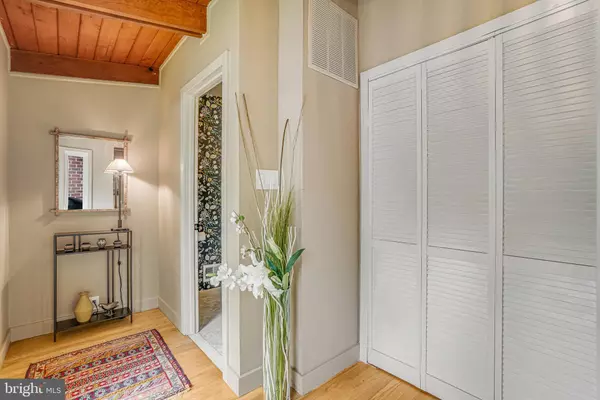 Falls Church, VA 22042,7702 POPLAR TREE LN