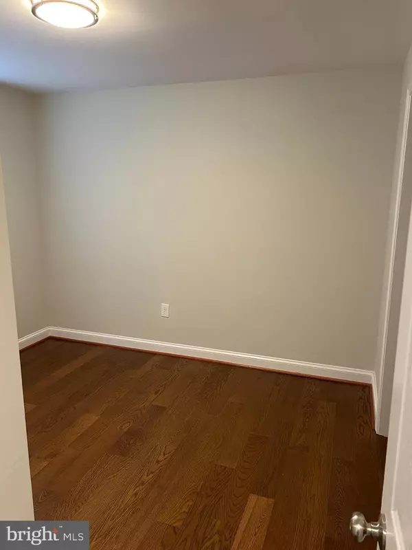 Washington, DC 20032,3868 9TH ST SE #101