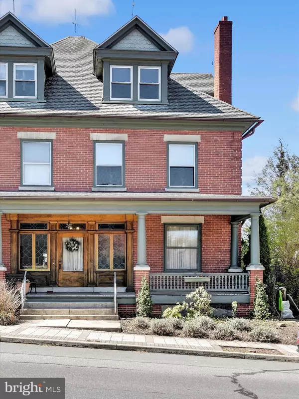 Ephrata, PA 17522,219 E MAIN ST