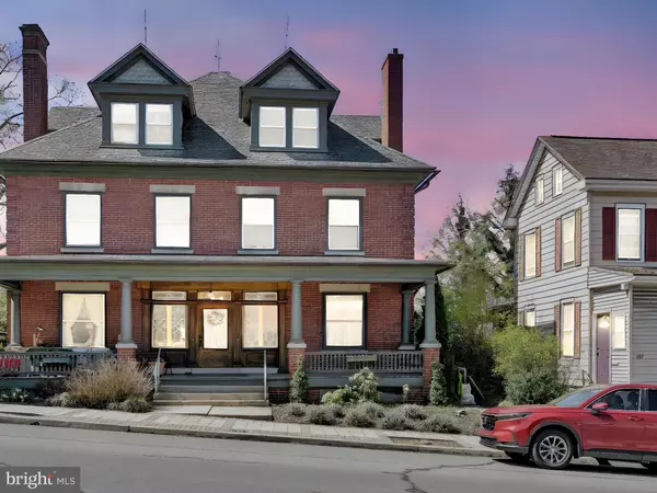 Ephrata, PA 17522,219 E MAIN ST