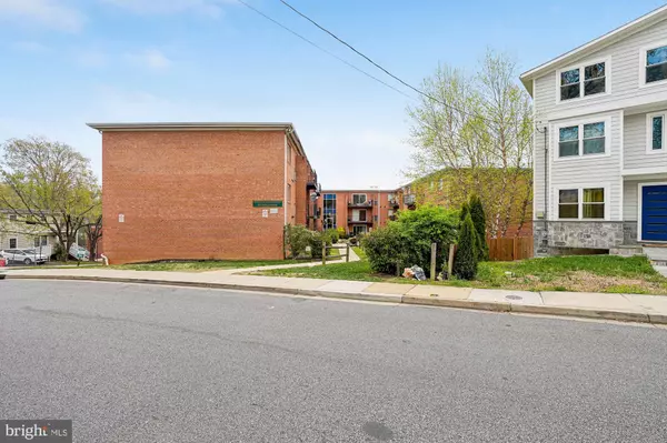 Arlington, VA 22206,3400 25TH ST S #27