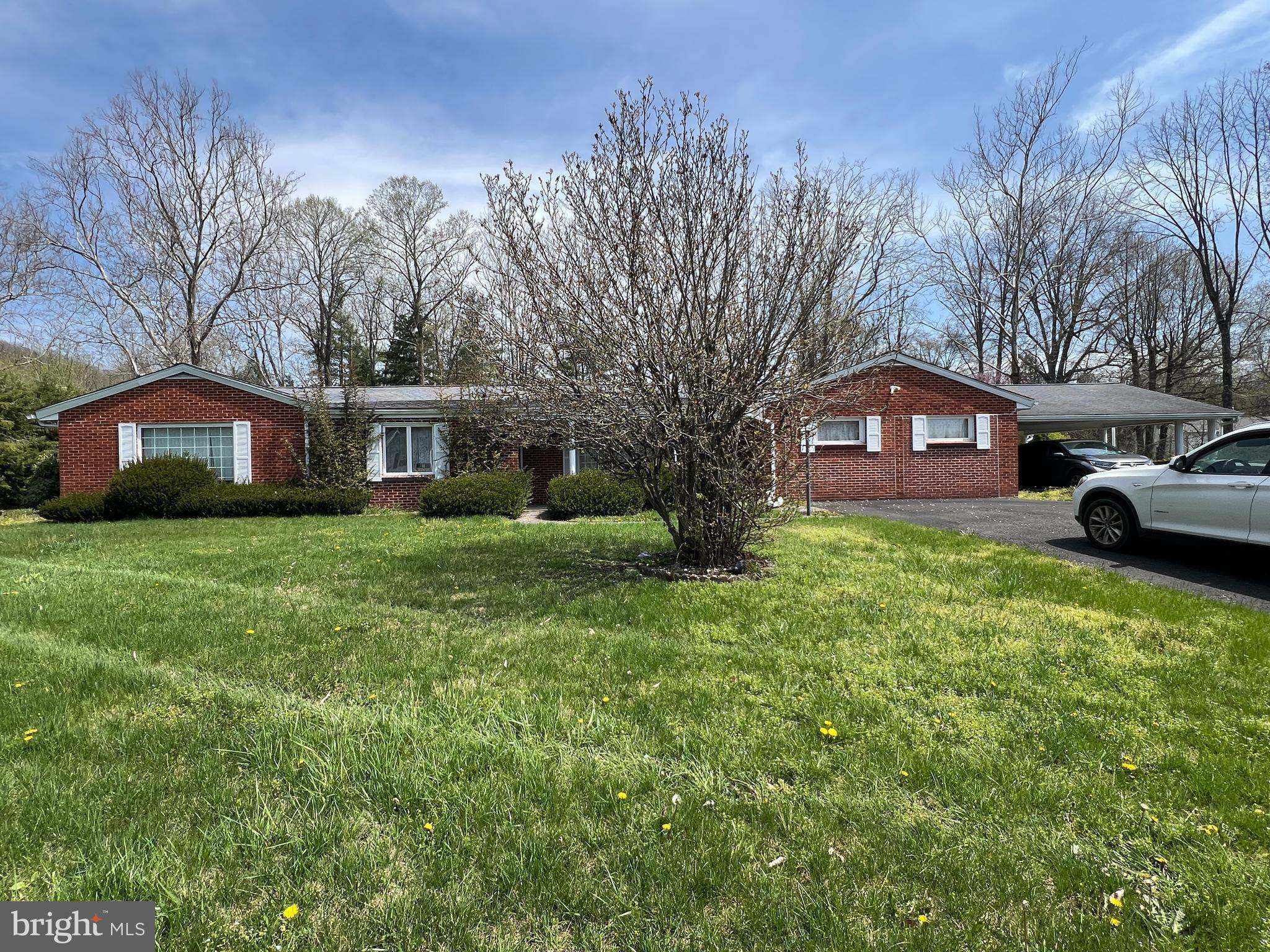 201 HILL CREEK RD, Richlands, VA 24641
