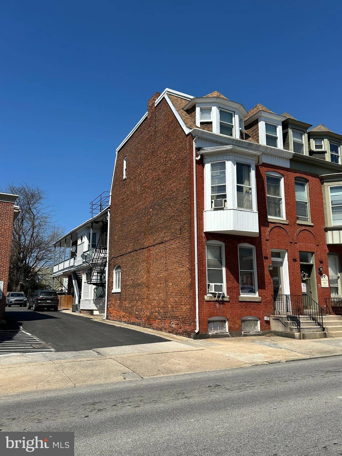 113 E PHILADELPHIA ST, York, PA 17401