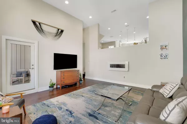 Philadelphia, PA 19123,839 N 3RD ST