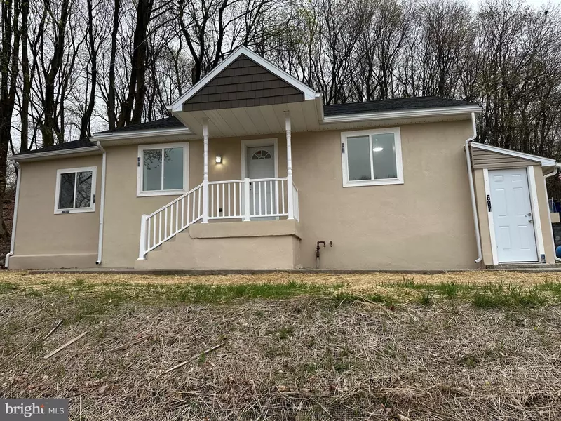 607 N 8TH ST, Pottsville, PA 17901