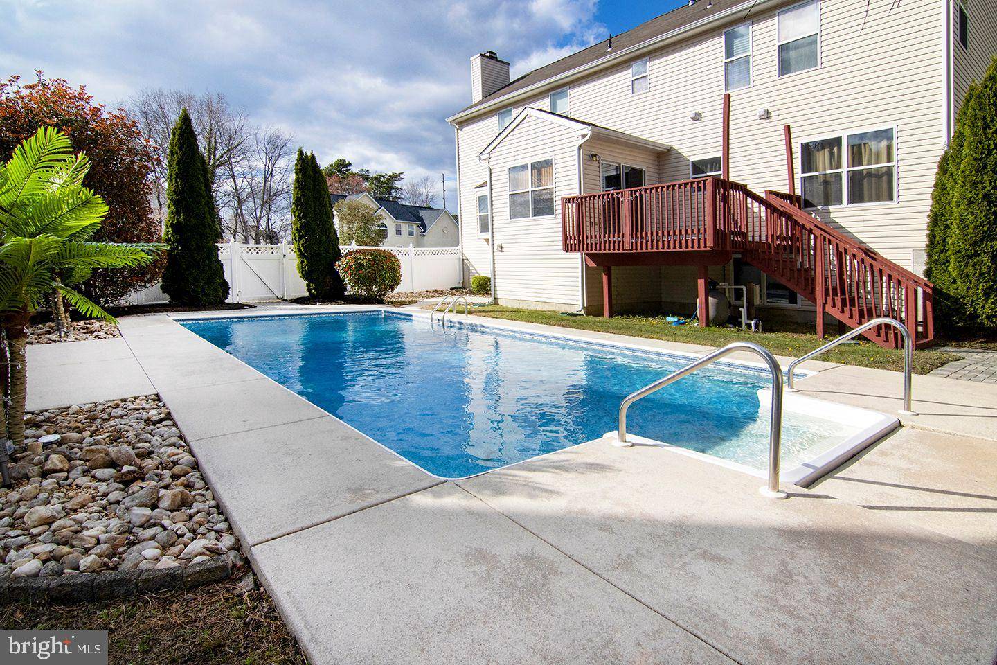 2 GOSLING CT, Sicklerville, NJ 08081