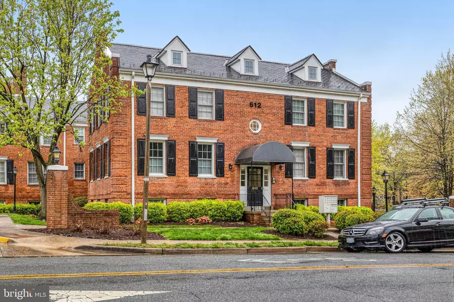 612 BASHFORD LN #1221, Alexandria, VA 22314