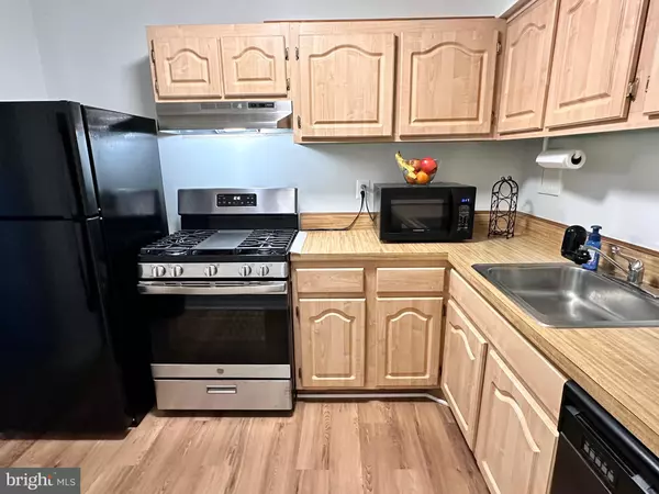 Alexandria, VA 22303,2626 FORT FARNSWORTH RD #200 (2B)