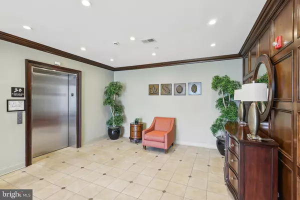 Trenton, NJ 08691,2 N COMMERCE SQ #303