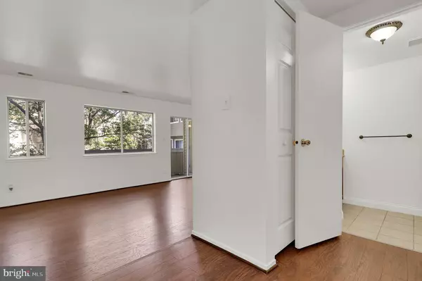 Germantown, MD 20874,18201 CHALET DR #11-114